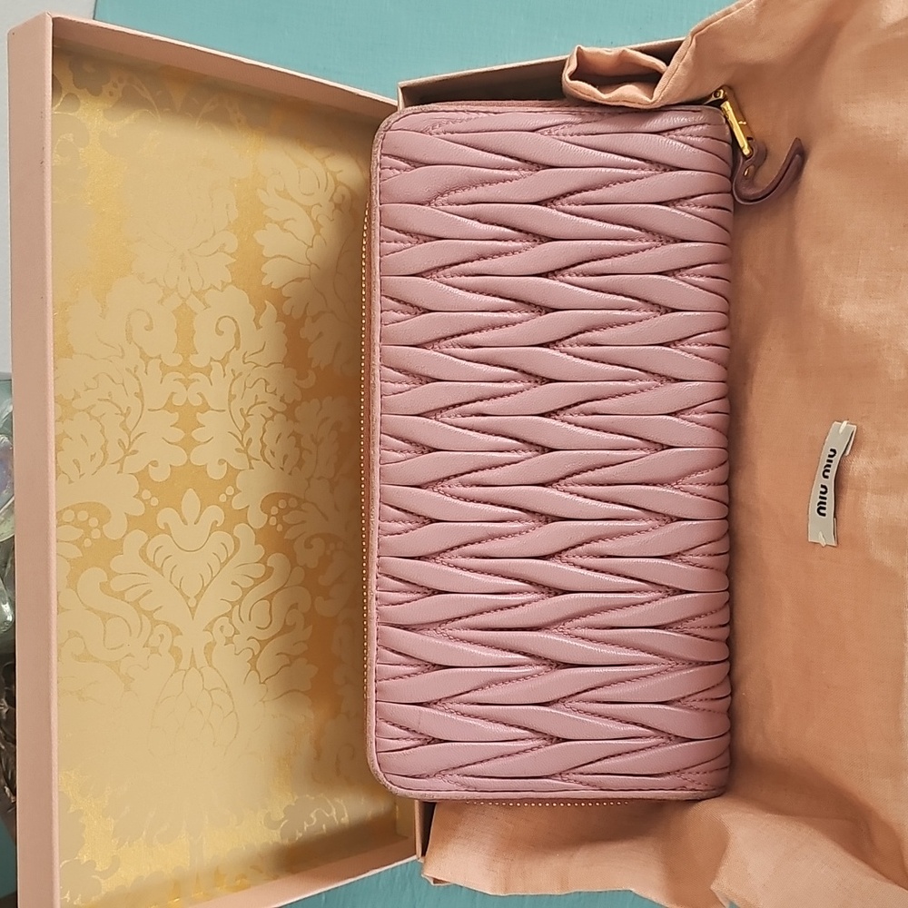 Miu Miu By Prada Women's Large Matelassé Nappa Leather Wallet - Picture 2 of 16